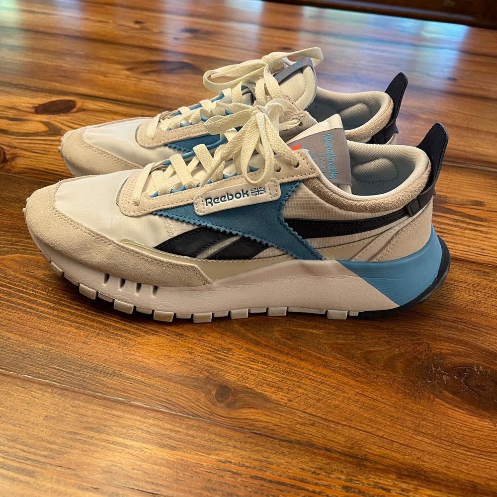 Reebok Legacy Classics Size 8